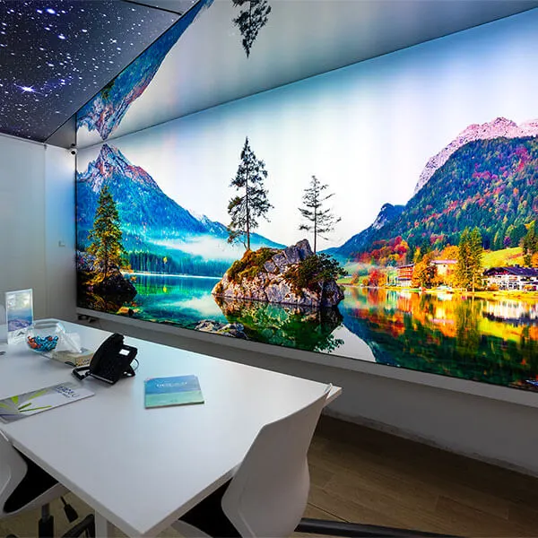 Aménagement de bureaux sur mesure avec toiles tendues et éclairage – Dercavo Toiles tendues et aménagements de bureaux modernes – Dercavo